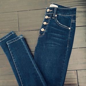 KanCan fly button high rise stretch skinny’s